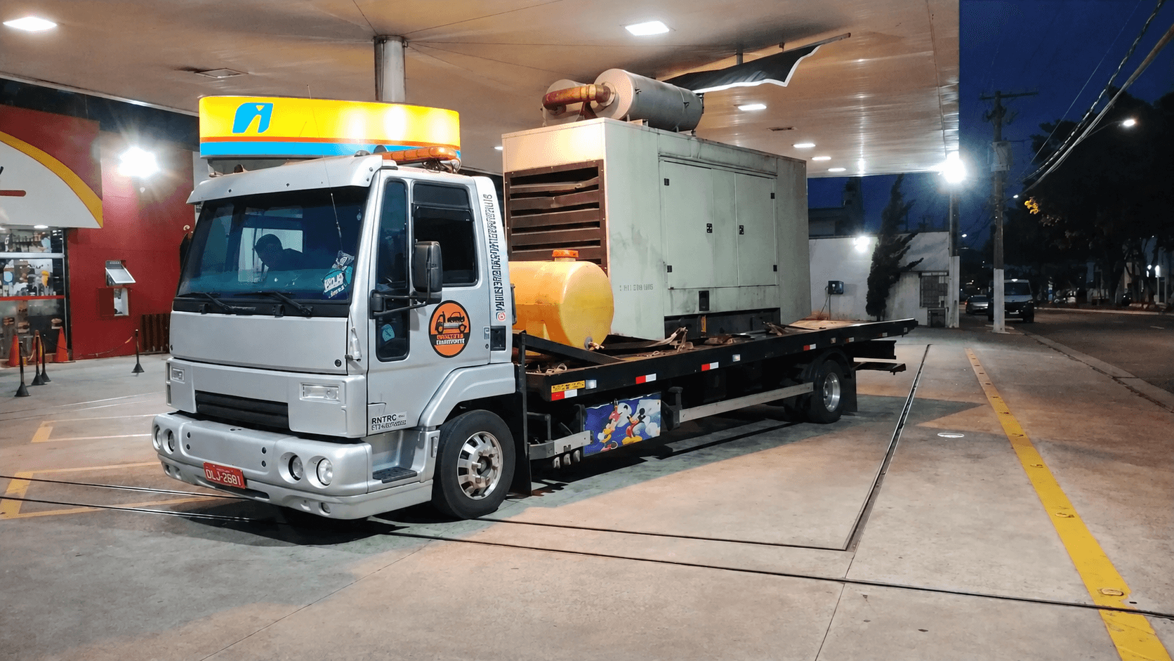 Transporte de gerador em caminhão guincho plataforma em São Paulo